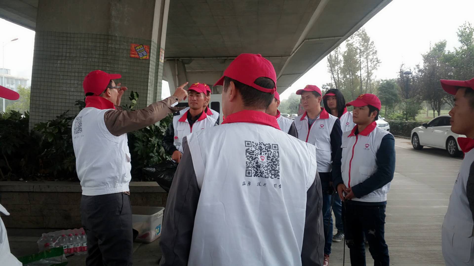 �������